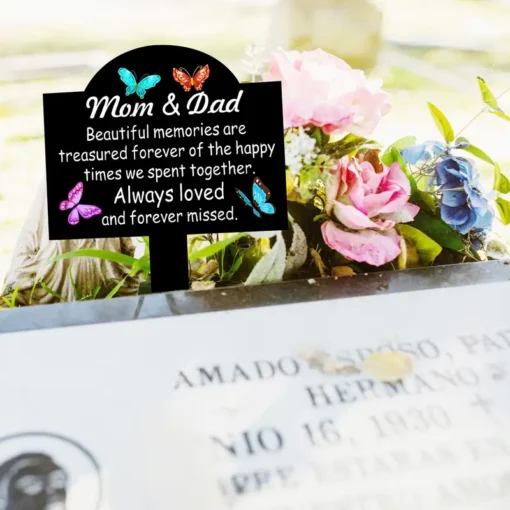 Classic Style Memorial Garden Stake for Mom & Dad Vinyl, Floor Mount, No Electricity Needed, Thanksgiving Remembrance, Weatherproof Cemetery Tribute, Personalized Figures and People Themed Grave Marker Plaque