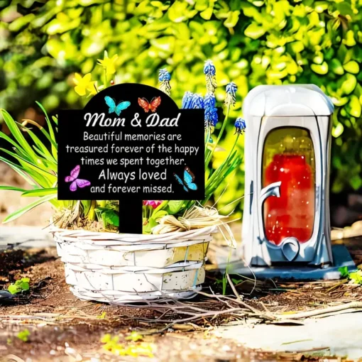 Classic Style Memorial Garden Stake for Mom & Dad Vinyl, Floor Mount, No Electricity Needed, Thanksgiving Remembrance, Weatherproof Cemetery Tribute, Personalized Figures and People Themed Grave Marker Plaque