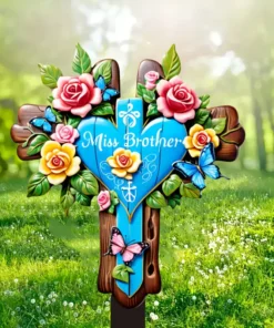 Art Deco Style Miss Brother Memorial Cross Garden Stake, Family Themed Plastic Floor Mount, with Butterflies and Flowers, for Outdoor Sympathy Remembrance Decor, Easter, Christmas, Halloween, Thanksgiving, 2D Acrylic Decorative Plaque for Brother Grave